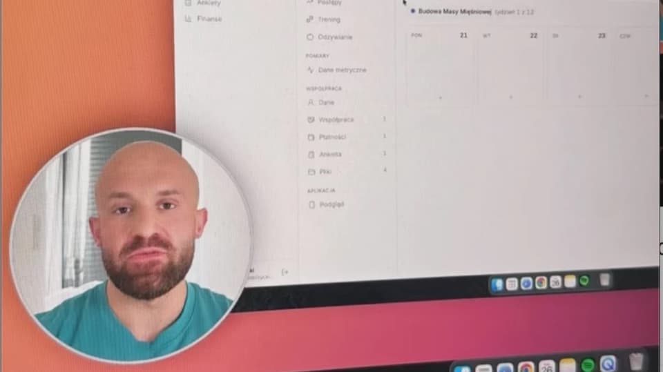 Kadr z nagrania wprowadzającego: omówienie planu treningowego